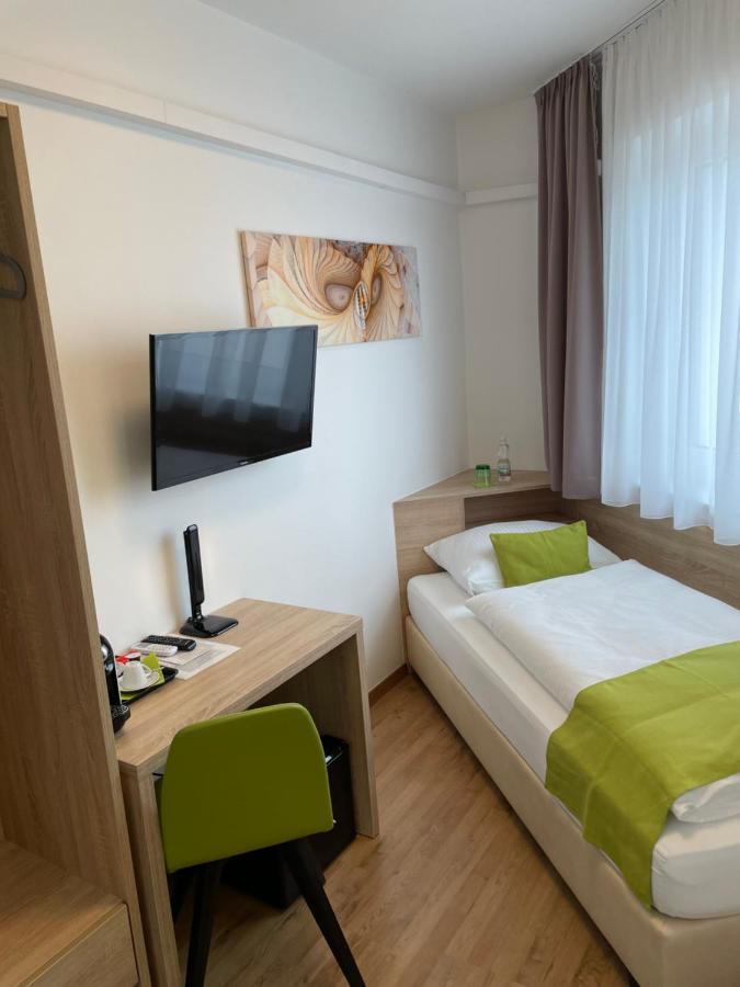 Hotel Garni Ilys Inn Wels Esterno foto